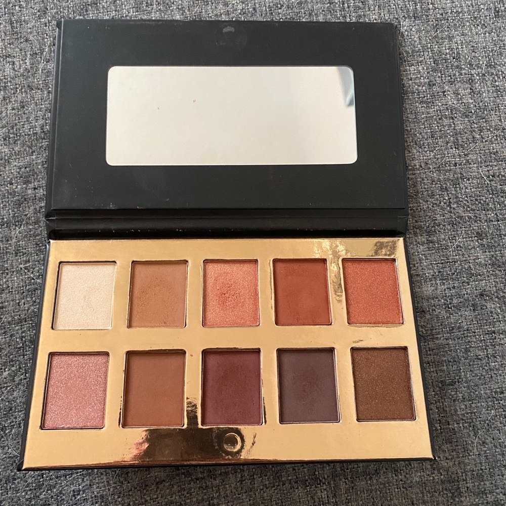 Crown Eyeshadow Pallette